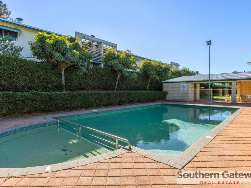 INVESTORS OR DOWNSIZERS - LOOK AT ME!!