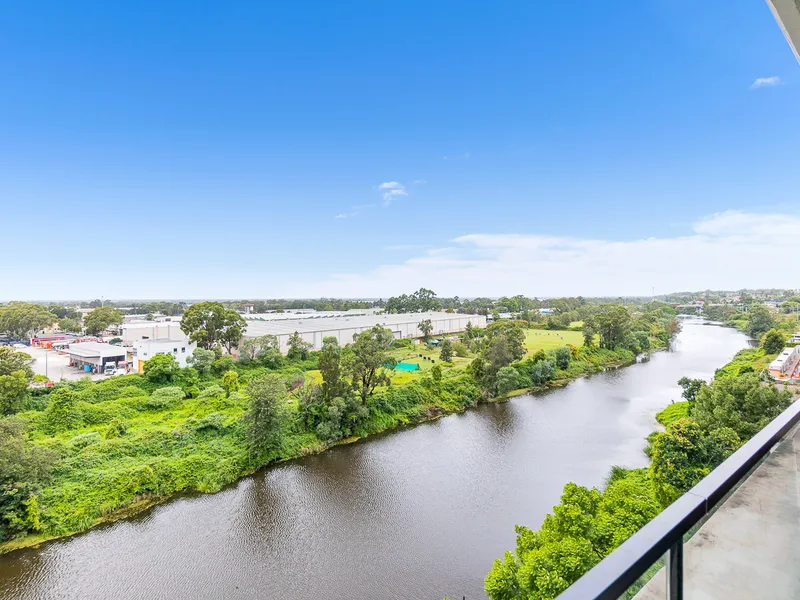 Bright, Spacious, Water View 