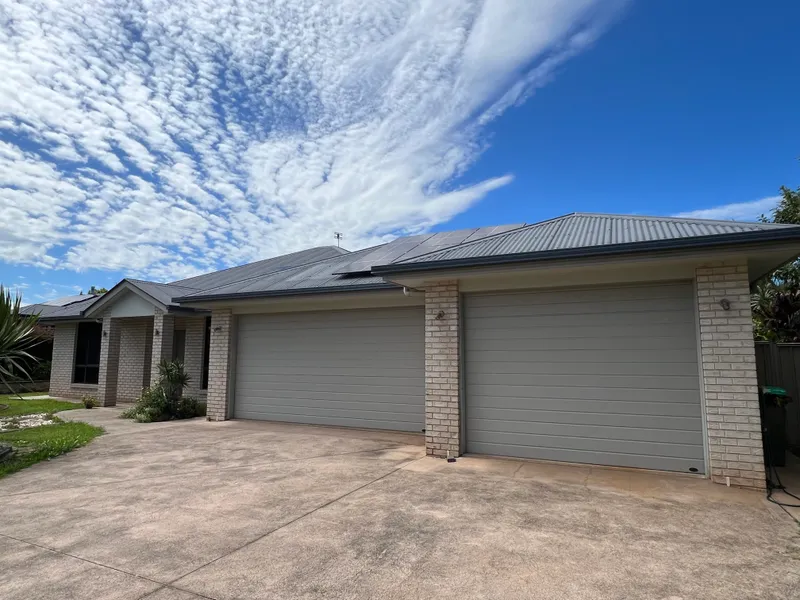 5 bedroom home on a large block - close to Maleny
