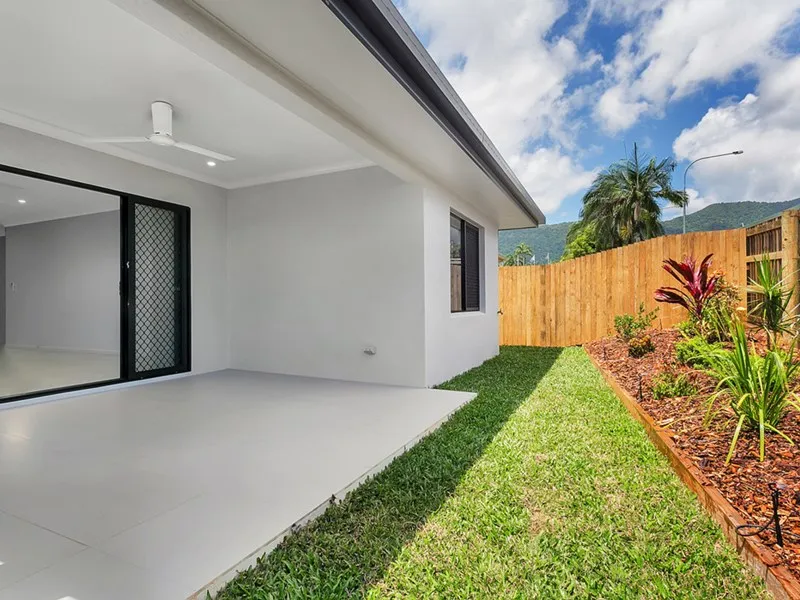 CONVENIENT SMITHFIELD LOCATION - 4 BEDROOMS & 2 BATHROOMS