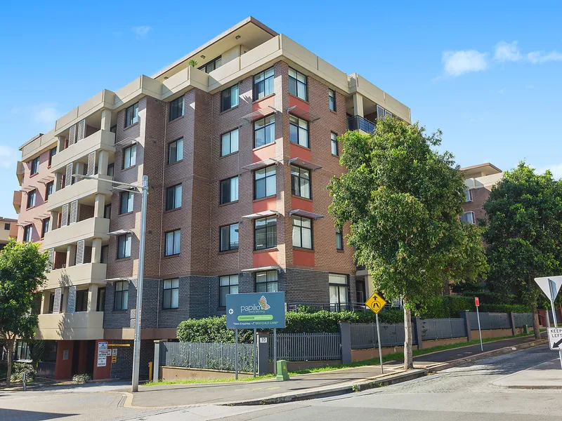 Contemporary apartment, conveniently located