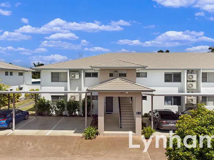 Premium location over Looking the Pool