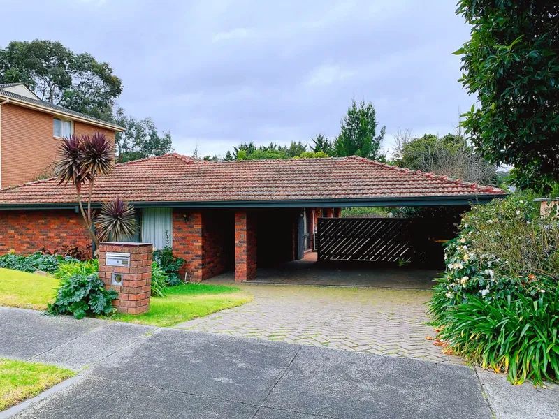 Four bedroom family home close to Ruffey Lake Park