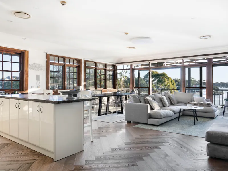 Waterfront apartment in boutique block of 4