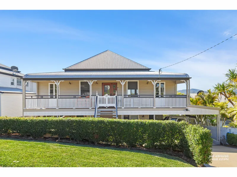Beautifully Renovated Queenslander on The Range with Views and Pool...