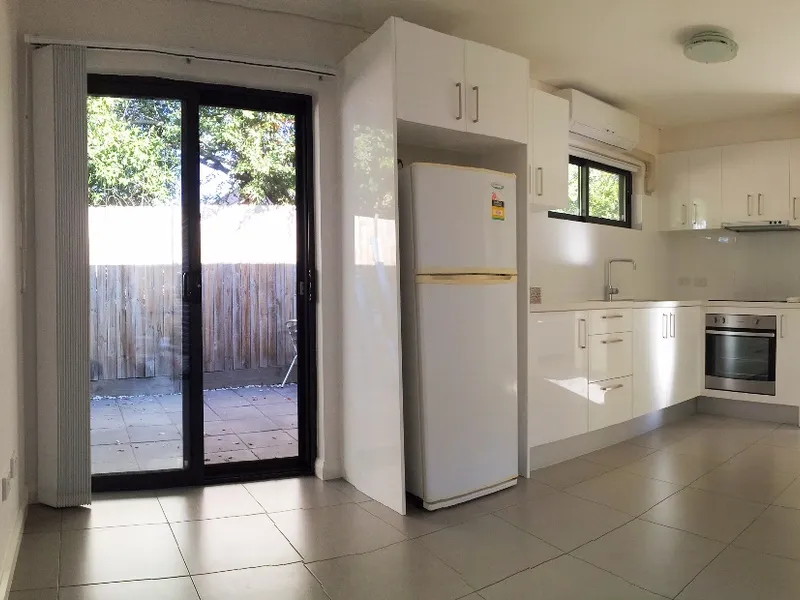 NEAR NEW GRANNY FLAT