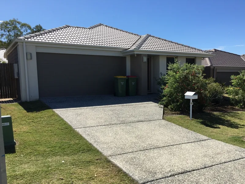 Well Maintained Family Home in Pimpama!