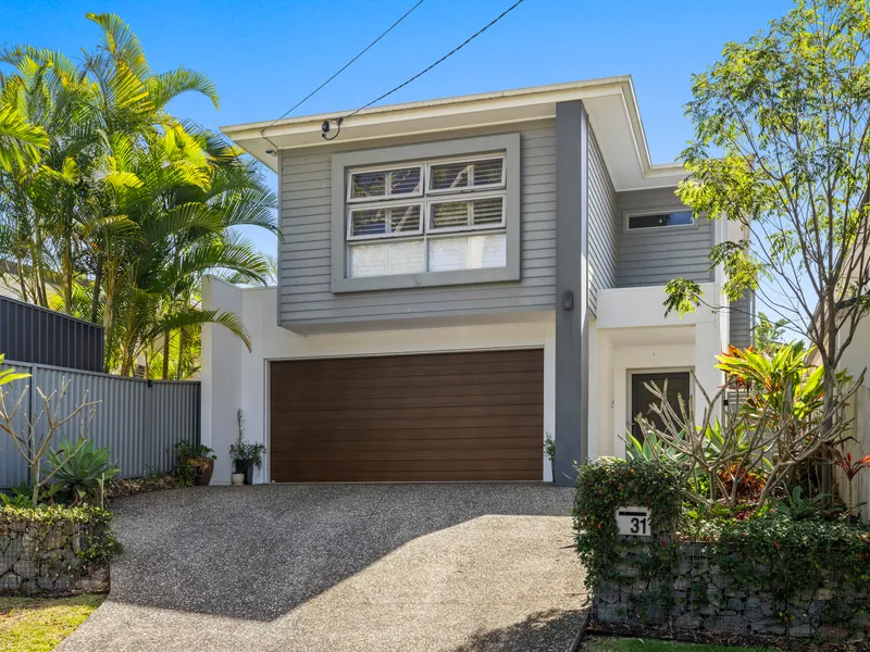 MODERN, SPACIOUS & PERFECT LOCATION!