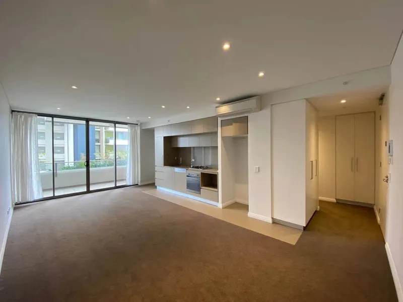 Superbly located 1 Bedroom apartment with lovely garden views