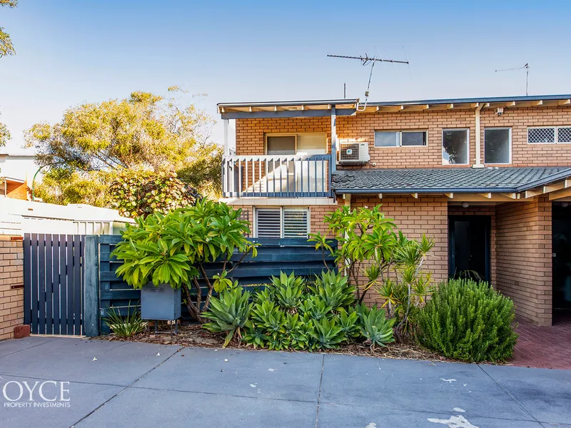 OPEN TO VIEW WED 14 APR 5.25PM