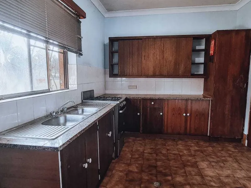 This two bedroom granny flat is situated in a quiet location within close proximity to local shops, medical centre and school.