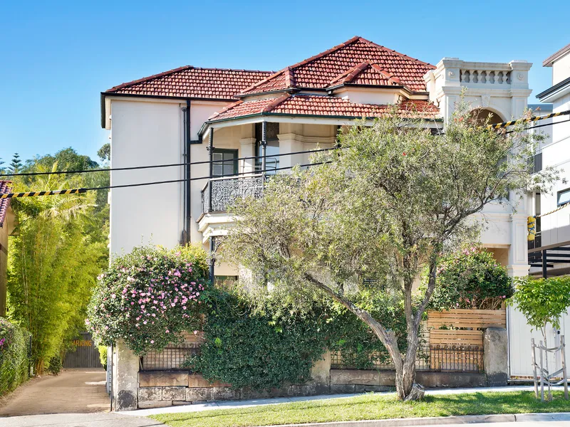 Sunny Semi-Sized Apartment In A Grand Converted Manor, Parking On Title, Exclusive-Use Attic Space