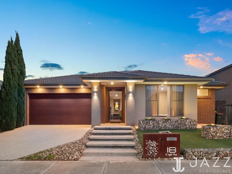 Approx. 32sqaures Luxury Filled Home With Space!!