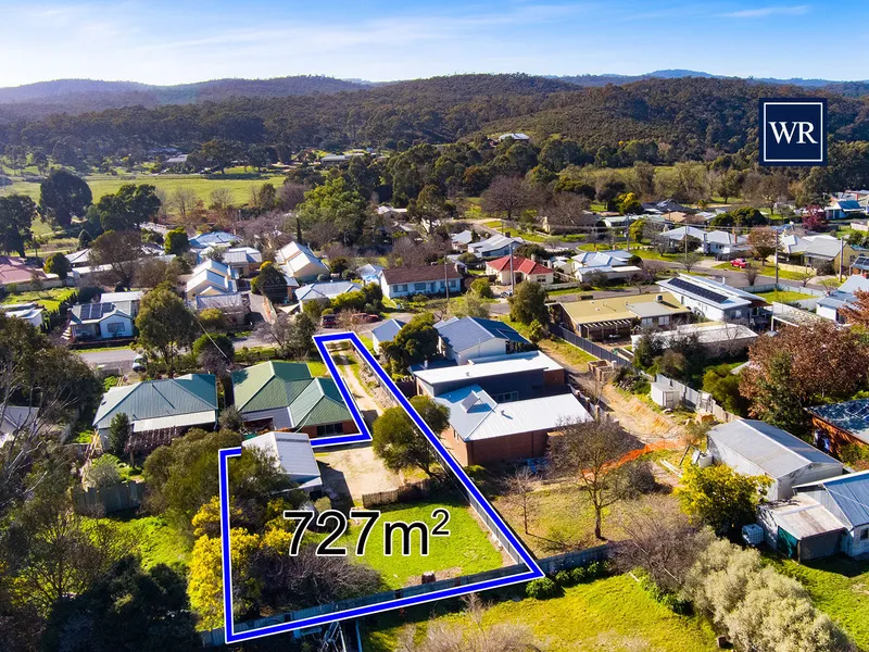 QUIET AND PRIVATE BUILDING BLOCK - 727m2 WITH GARAGE AND NORTH ASPECT