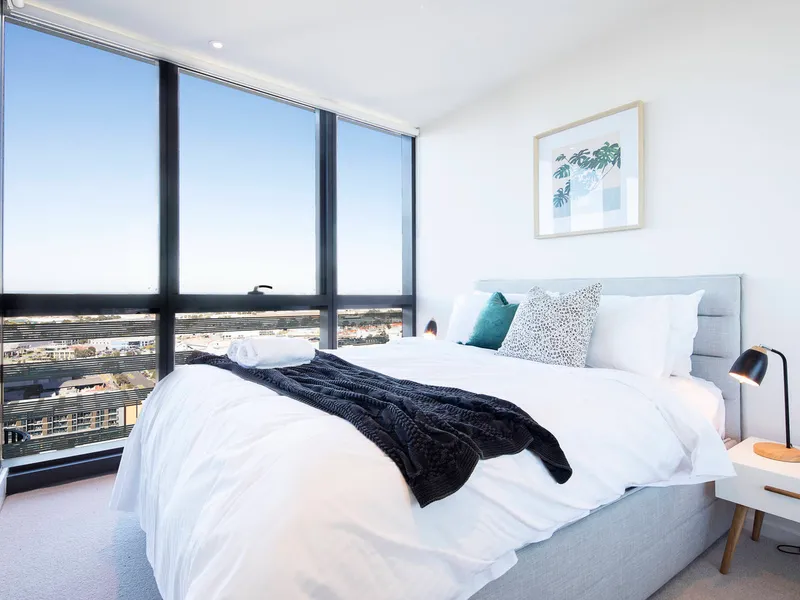 Stylish interiors and dazzling high-rise views in a lively city position