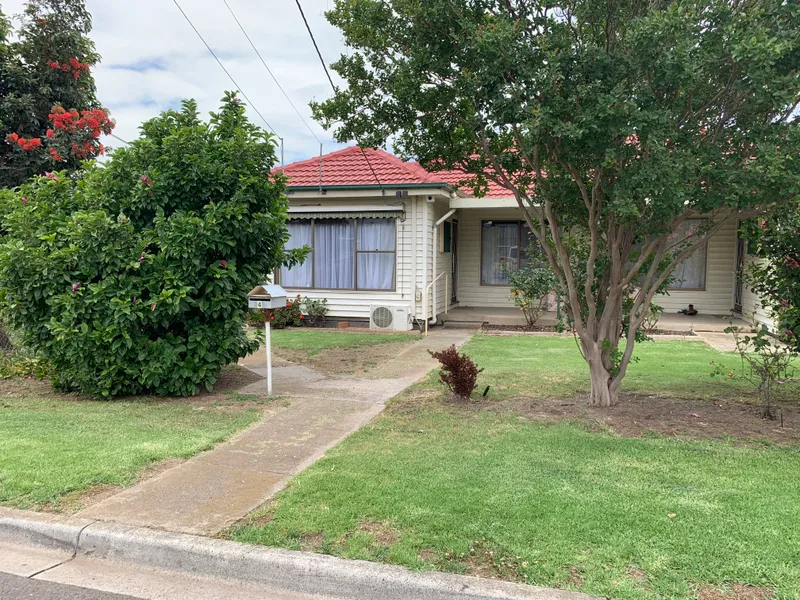 Immaculate 3 bedroom house! Gardner Included.