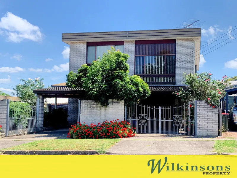 UNIQUE PRIVATE OASIS - CLOSE TO STATION - TOWN CENTRE - ENTERTAIN IN STYLE...