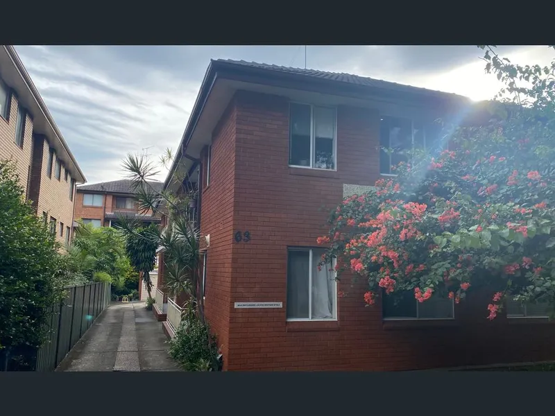 Huge Size Three Beds Unit for LEASE NOW 