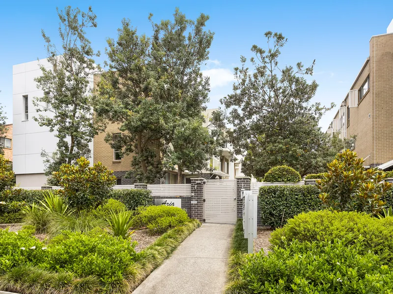 Light filled | Dual Level Apartment