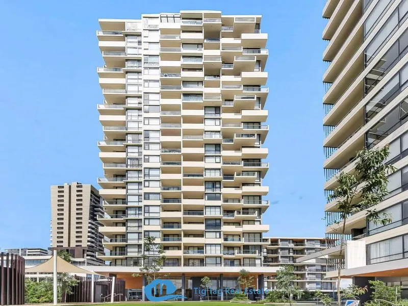 Modern two bedroom apartment near Epping station for rent, high level with view