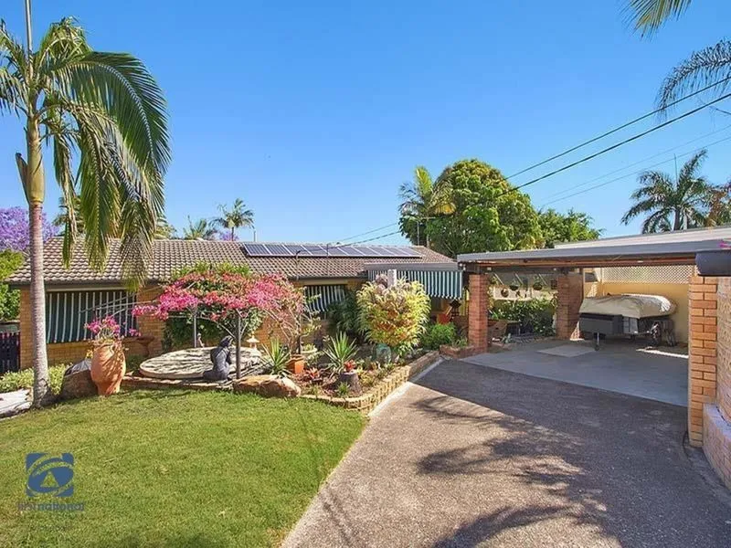 Family home on ¼ acre block + solar