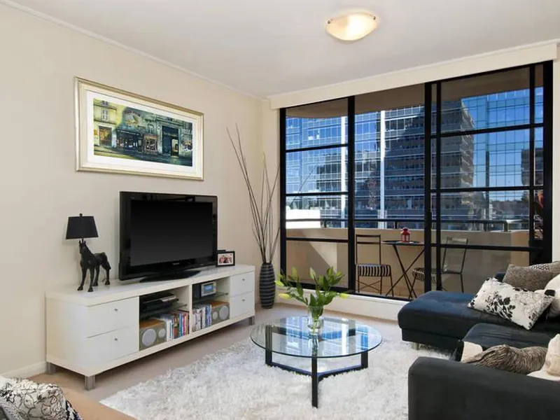 UNRIVALED LIVING TWO-BEDROOM APARTMENT IN NORTH SYDNEY