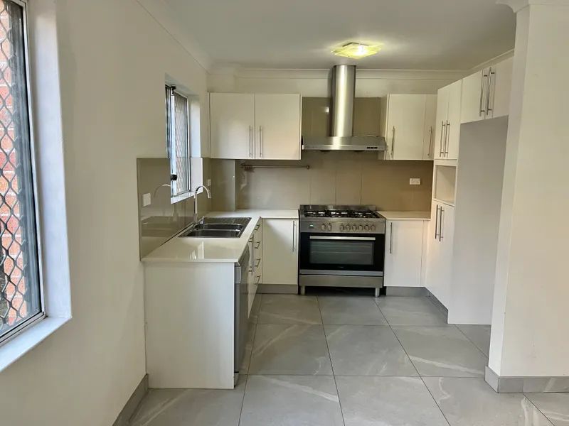 LARGE GROUND FLOOR APARTMENT IN CENTRAL LOCALE