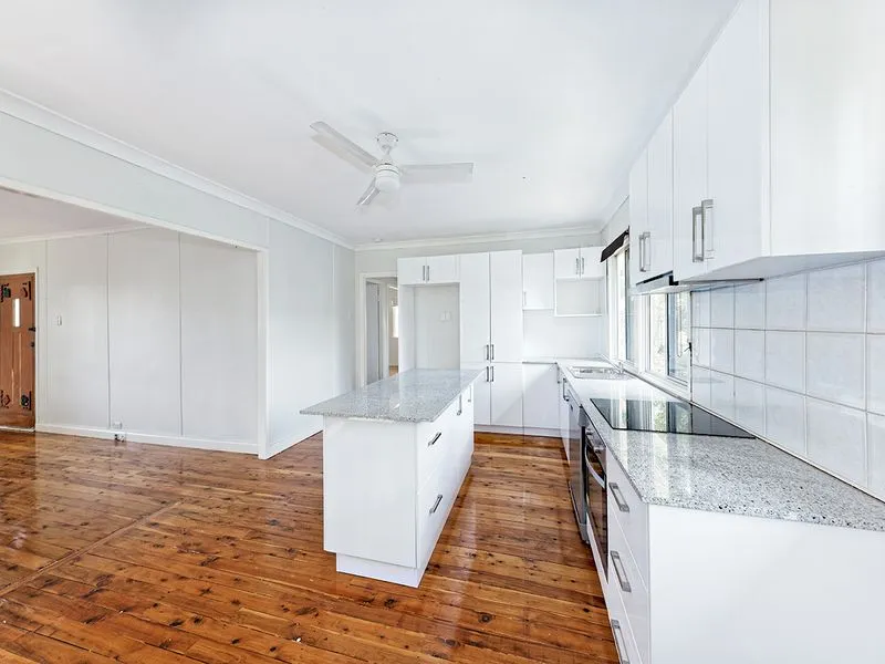 RENOVATED CLASSIC - POLISHED FLOORBOARDS - MT GRAVATT HIGH CATCHMENT