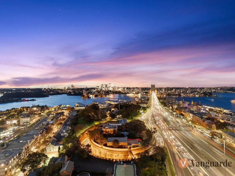 OBSERVATORY TOWER I Grandstand views of the Harbour Bridge and Opera House I Unfurnished