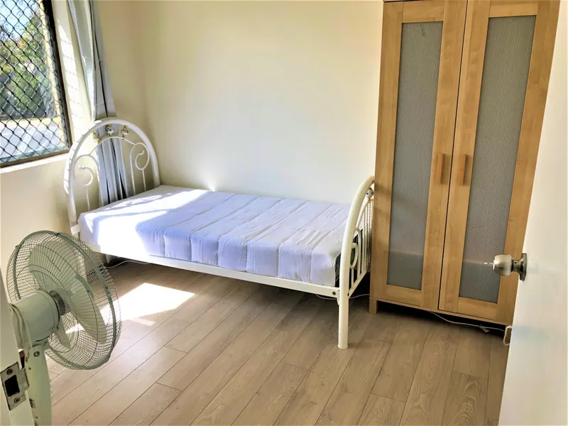 Sunnybank Hills 3 bed,2 bath unit with furniture $440/week