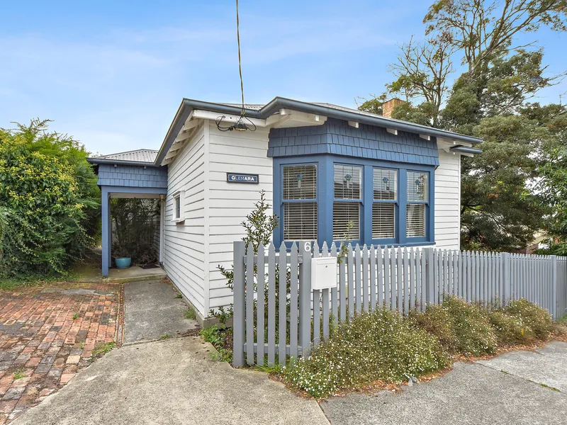 Gorgeous Glenara - furniture available