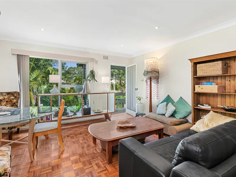 Boutique Apartment - Stroll to the Beach!