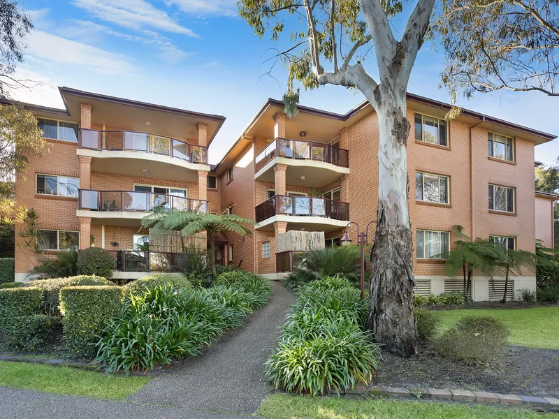 A highly accessible apartment offering space, flow and a lock-up garage.