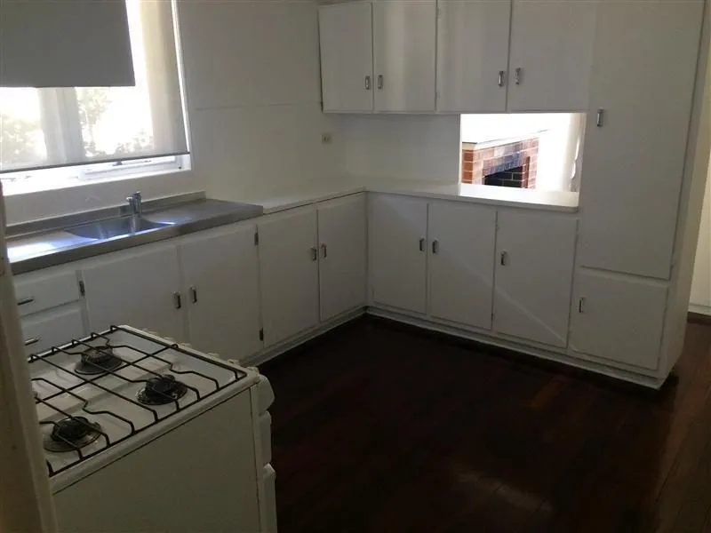 Walk to UWA; Two Bedroom Apartment