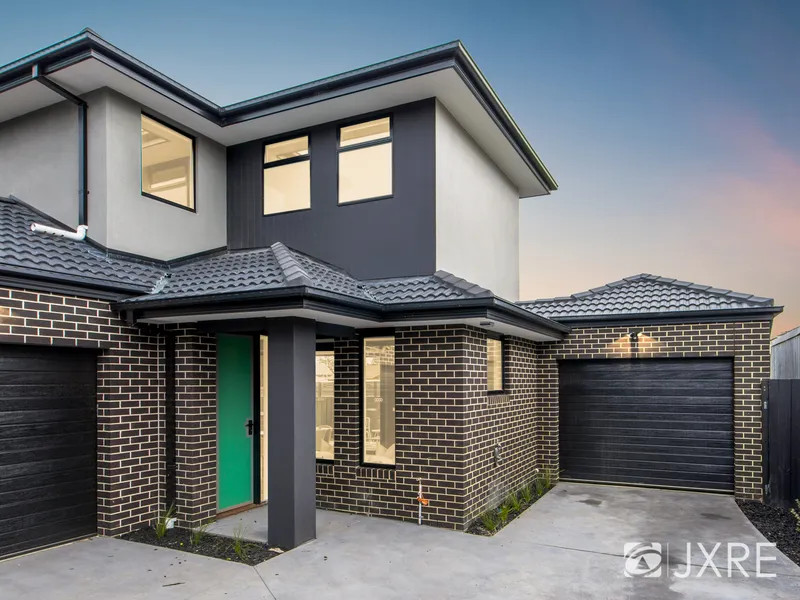 STYLISH AND SPACIOUS LIVING IN THE HEART OF CLAYTON