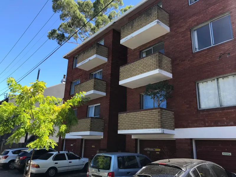 SPACIOUS ONE BEDROOM UNIT