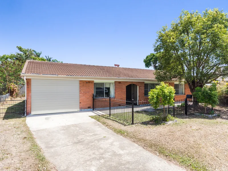 PET FRIENDLY THREE BEDROOM HOME WITH LARGE ENTERTAINING AREA