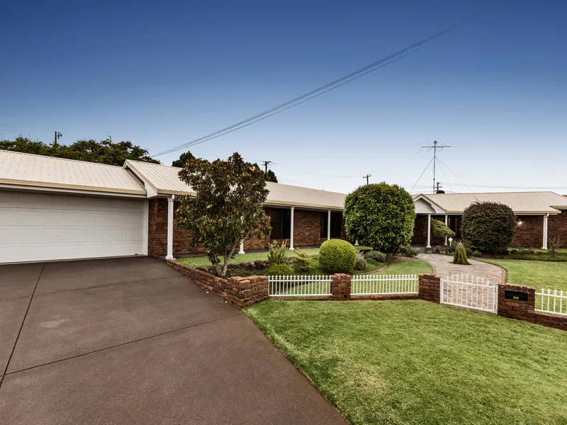 Simply Stunning... 1674m2... 2 Street Frontage... Huge Powered Shed... Must Be SOLD!
