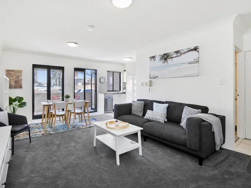 Fully furnished 2 bedroom apartment in Crows Nest.  Location and Quality Living...It Starts Here