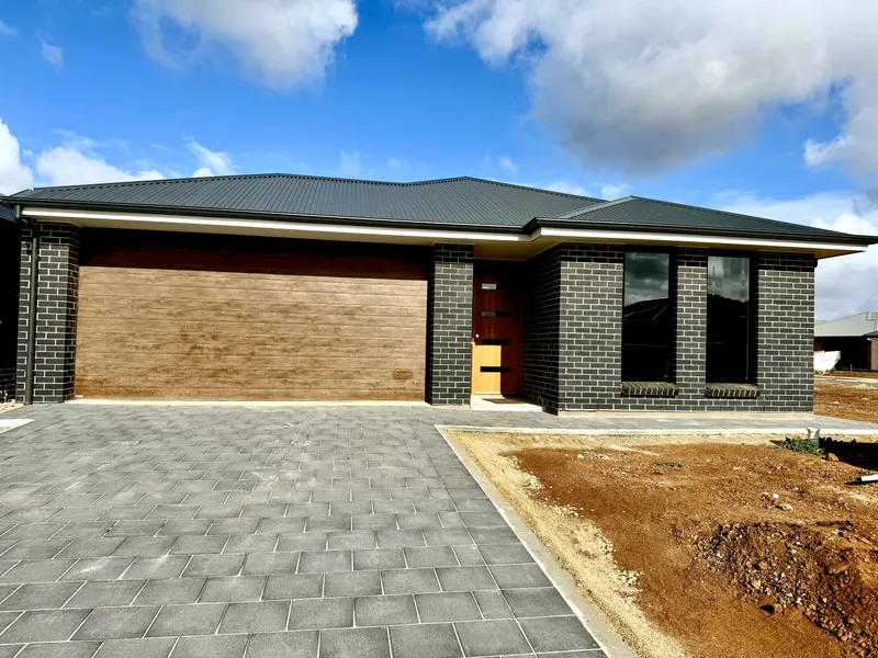 Modern 4-Bedroom Rental House in Munno Para West - Stylish, Spacious, and Convenient