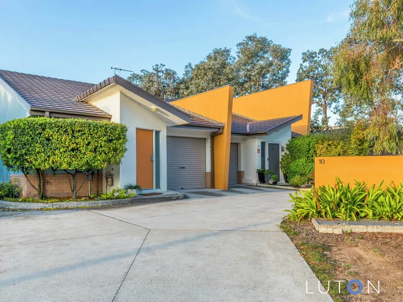 Stunning One Bedroom plus Study in the heart of Belconnen!!