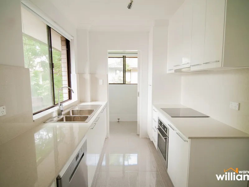 LIGHT-FILLED APARTMENT WITH TWO PARKING SPACES