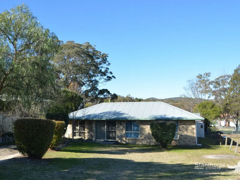 STANTHORPE - GREAT POSITIONED 3 BEDROOM BROCK, 2 CAR GARAGE AND REAR DECK WITH VIEWS