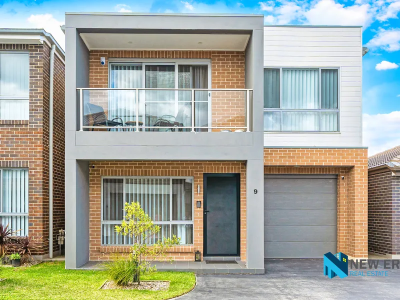 Designer & Beautiful Home within The Ponds School Catchment !!