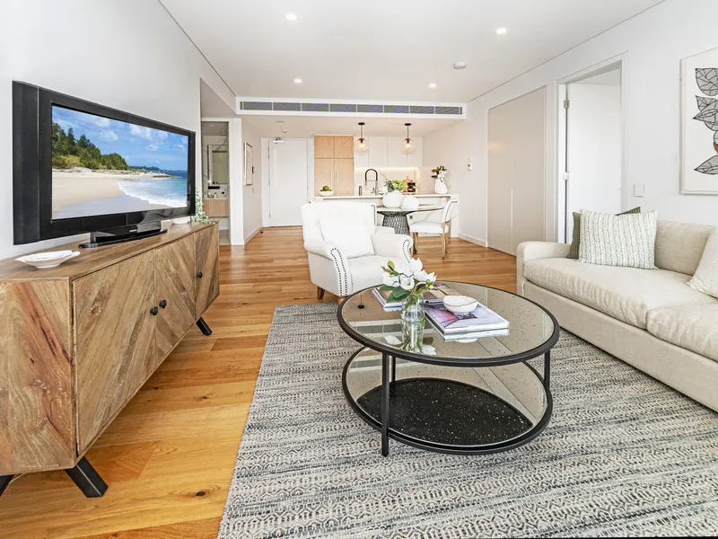 DESIGNER RESIDENCE WITH APPLIANCES AND SPACIOUS