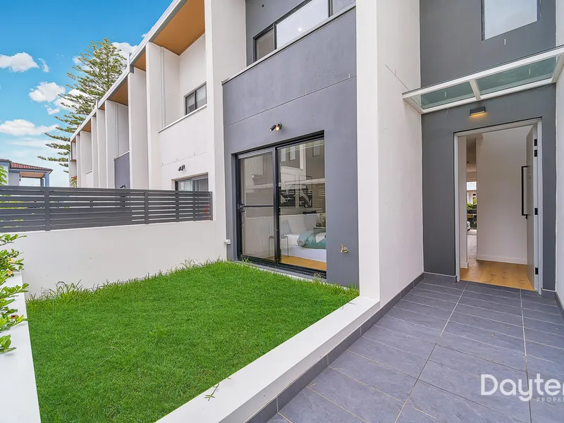 Modern Townhouse with 4 bedrooms offers an easy-care lifestyle