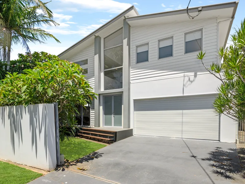 Stunning Family Home with Caravan/Boat Accom