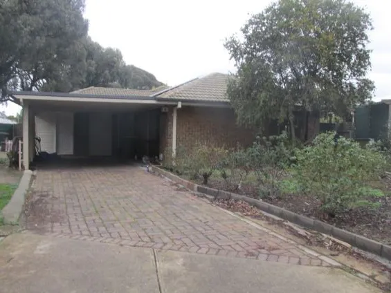 Large Family 4 or 5 Bedroom Home on Corner Block