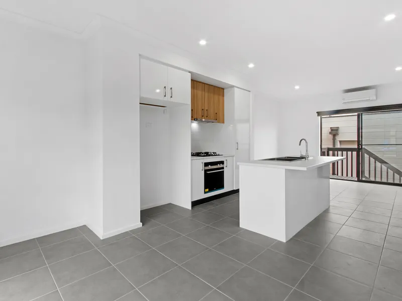Band New 3 Bedroom, 2 Bathroom Townhouse