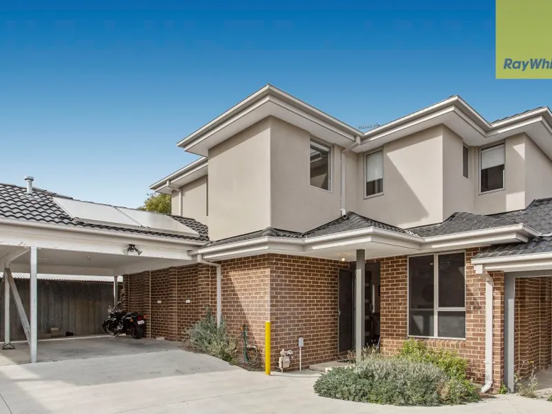 Townhouse Prestige Right in the Heart of Clayton